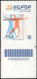 25° Anniversario della istituzione del Garante per la Protezione dei Dati Personali - francobollo con codice a barre n° 2225 in  ALTO a destra
