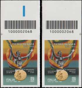 Pietro Mennea - 40° Anniversario della medaglia d'oro alle Olimpiadi di Mosca - coppia di francobolli con codice a barre n° 2068 in ALTO sinistra-destra
